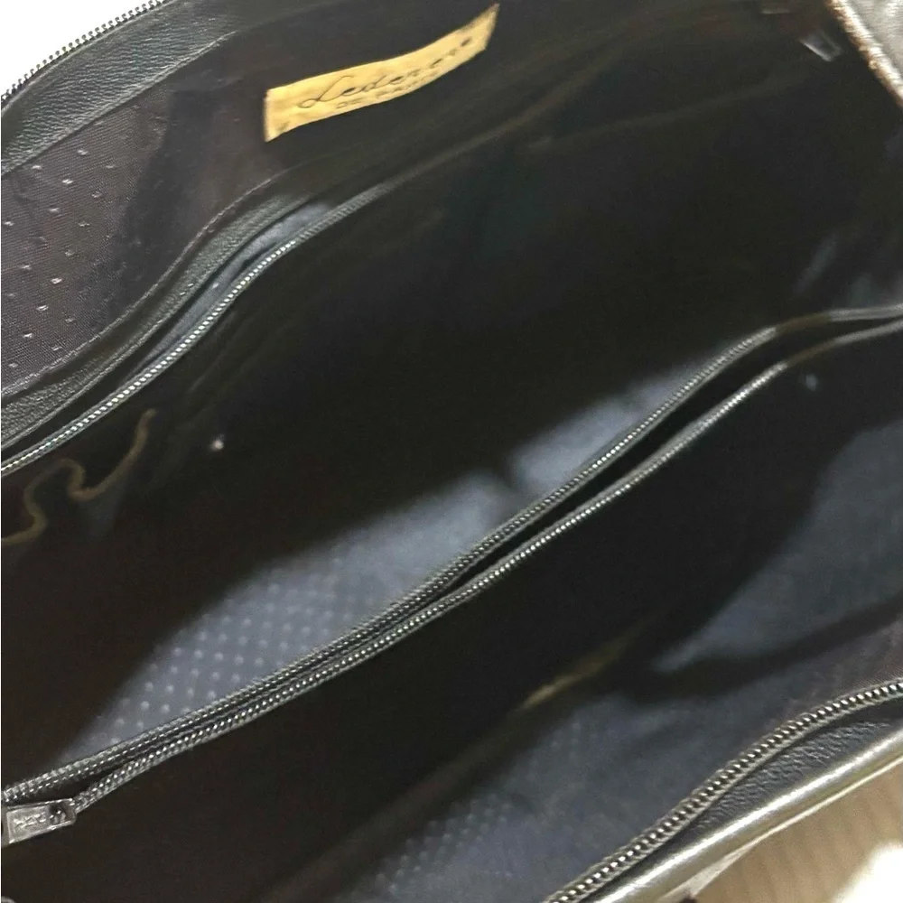 Elegant Black Leather Handbag - Picture 9 of 9